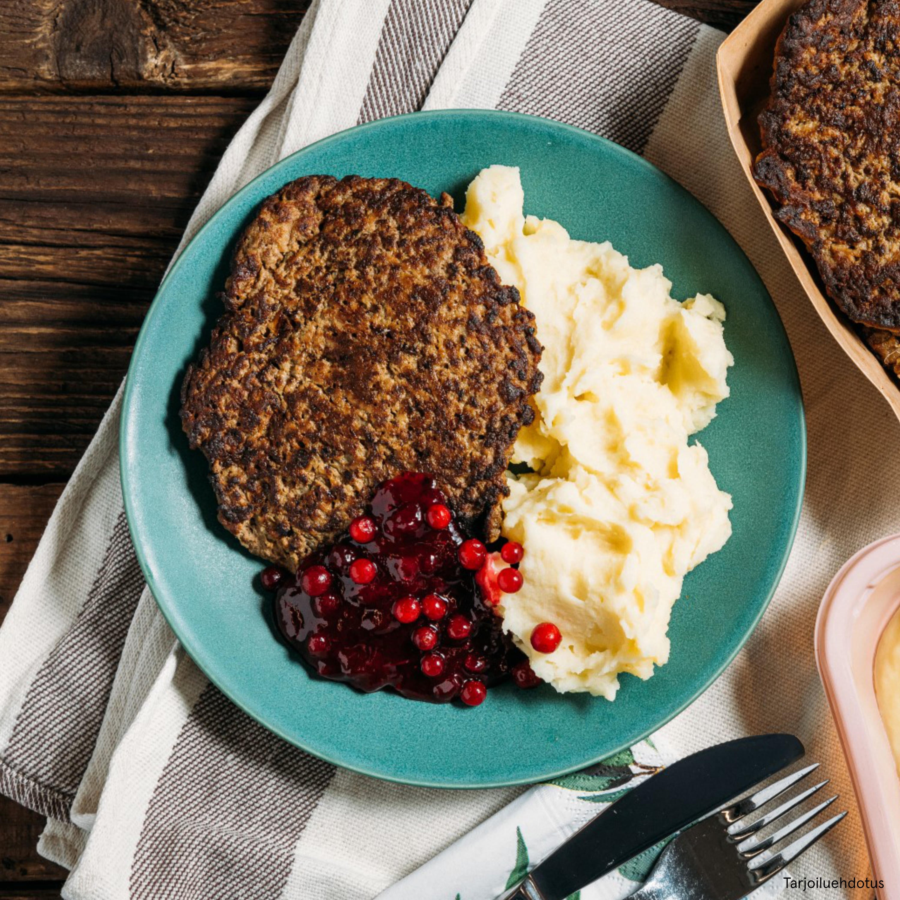 Jauhemaksapihvi muusilla, puolukkasurvos (350 g)