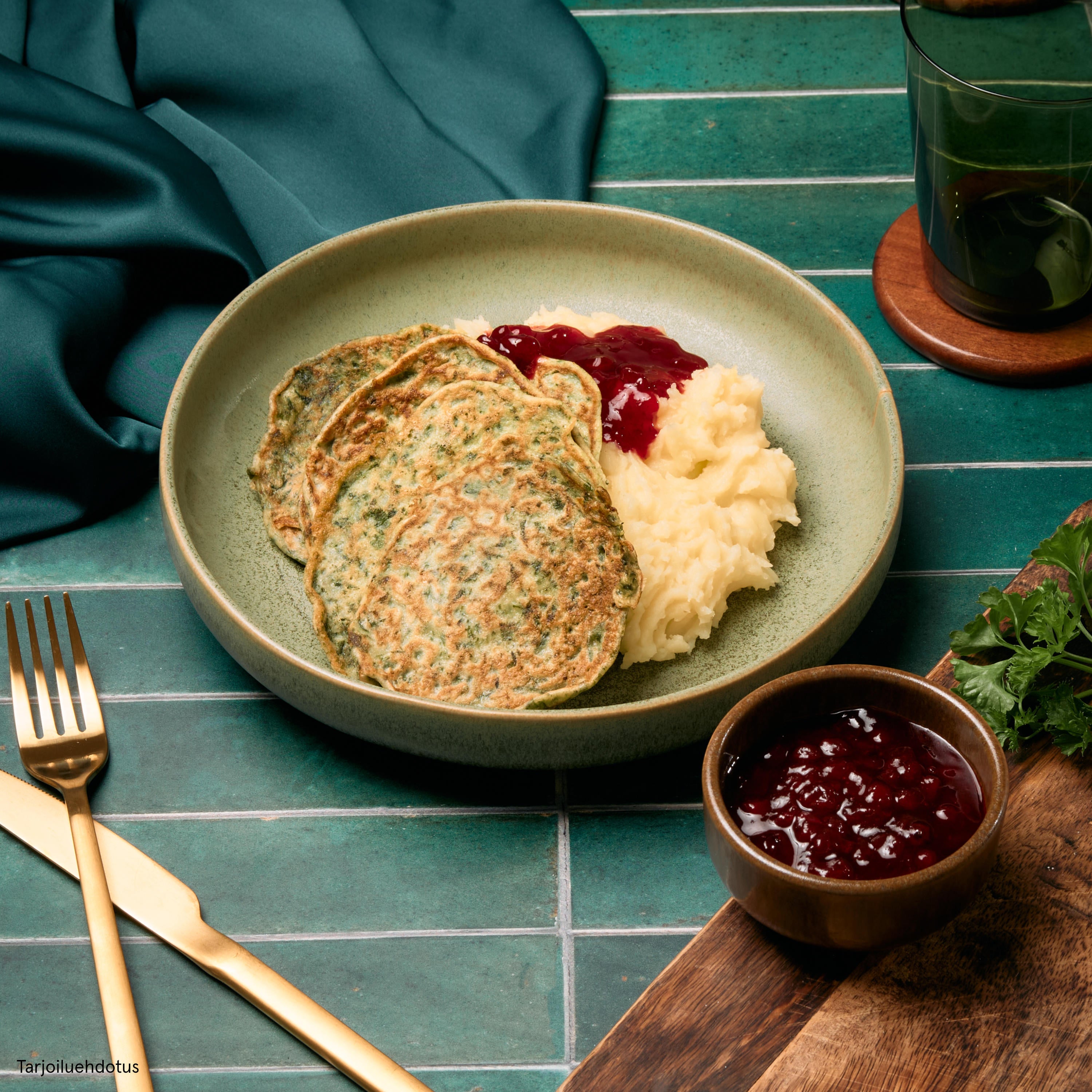 Pinaattiletut muusilla ja puolukkahillolla (350 g)