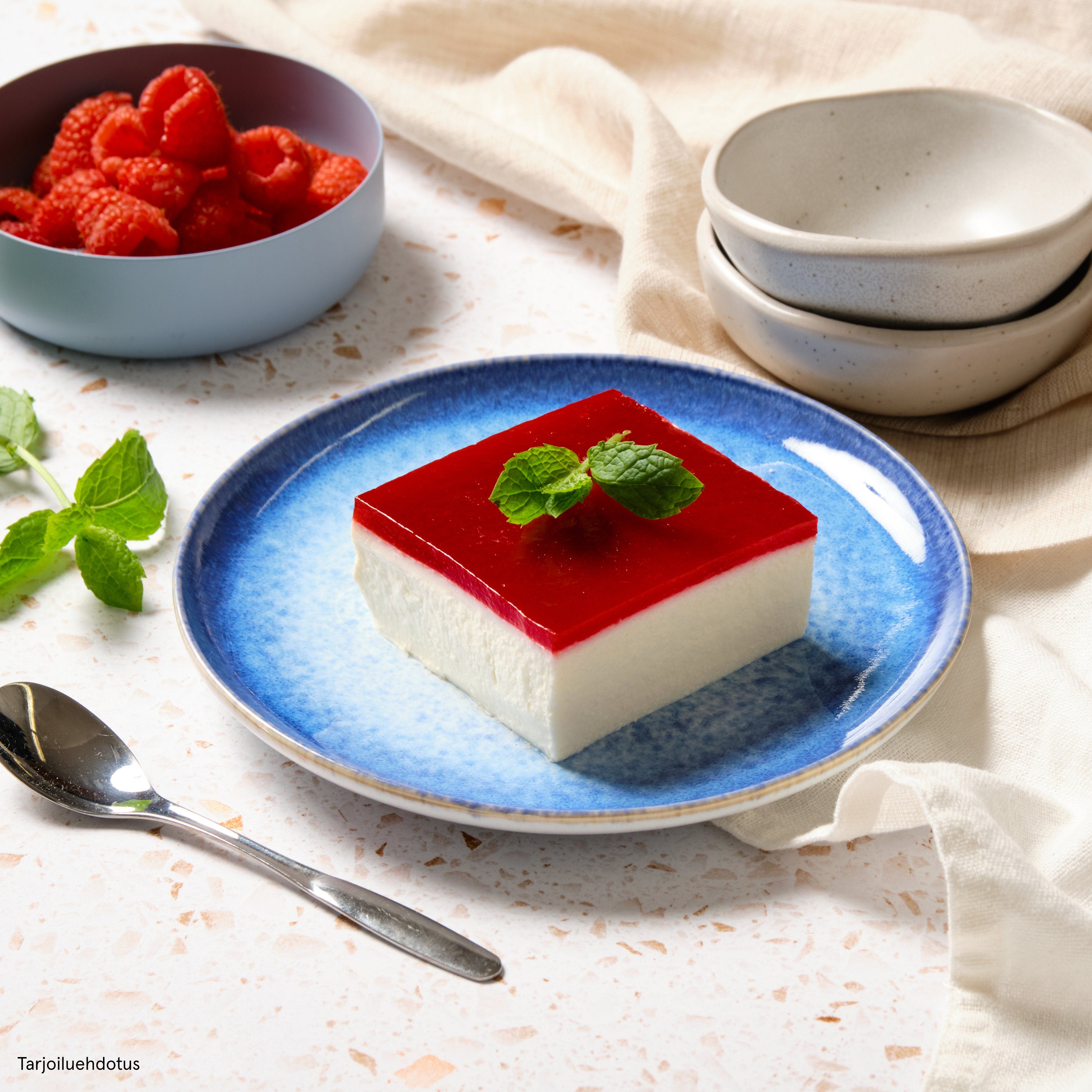 Vadelma-pannacotta (2 kg)